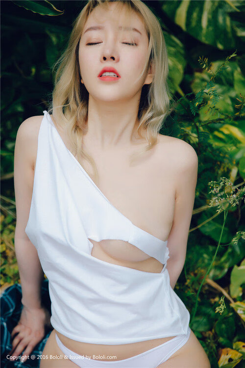 切尔西中后场紧逼有效限制对手发挥，切尔西中场球员