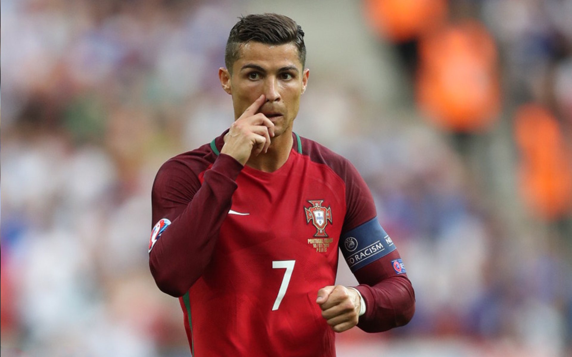 世界杯：裁判员“退役巡礼”仪式温馨 老牌国际裁判谢幕